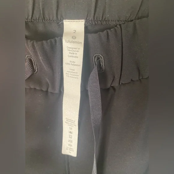 Lululemon On the Fly Pants Black Drawstring Size 2 Pockets Travel Work Neutral - Picture 9 of 10